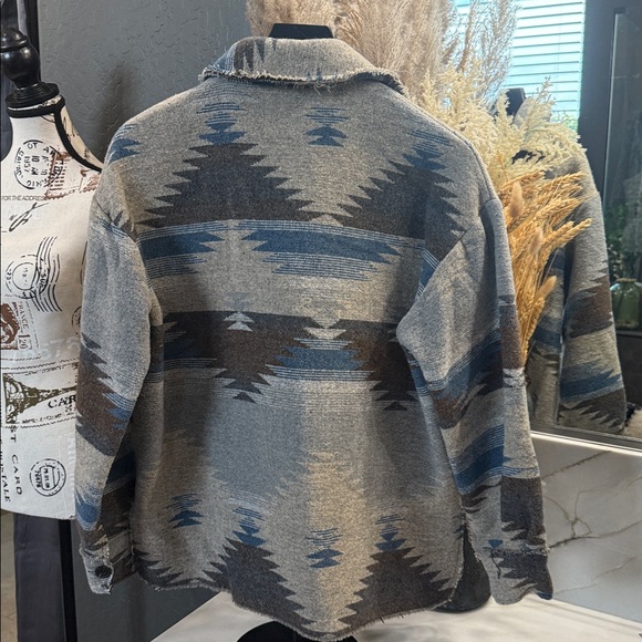 Aztec Patterned Button-Up Jacket - Picture 4 of 5